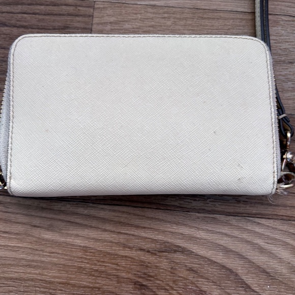 Lot of 2 henry Bendel wallets - Picture 6 of 9